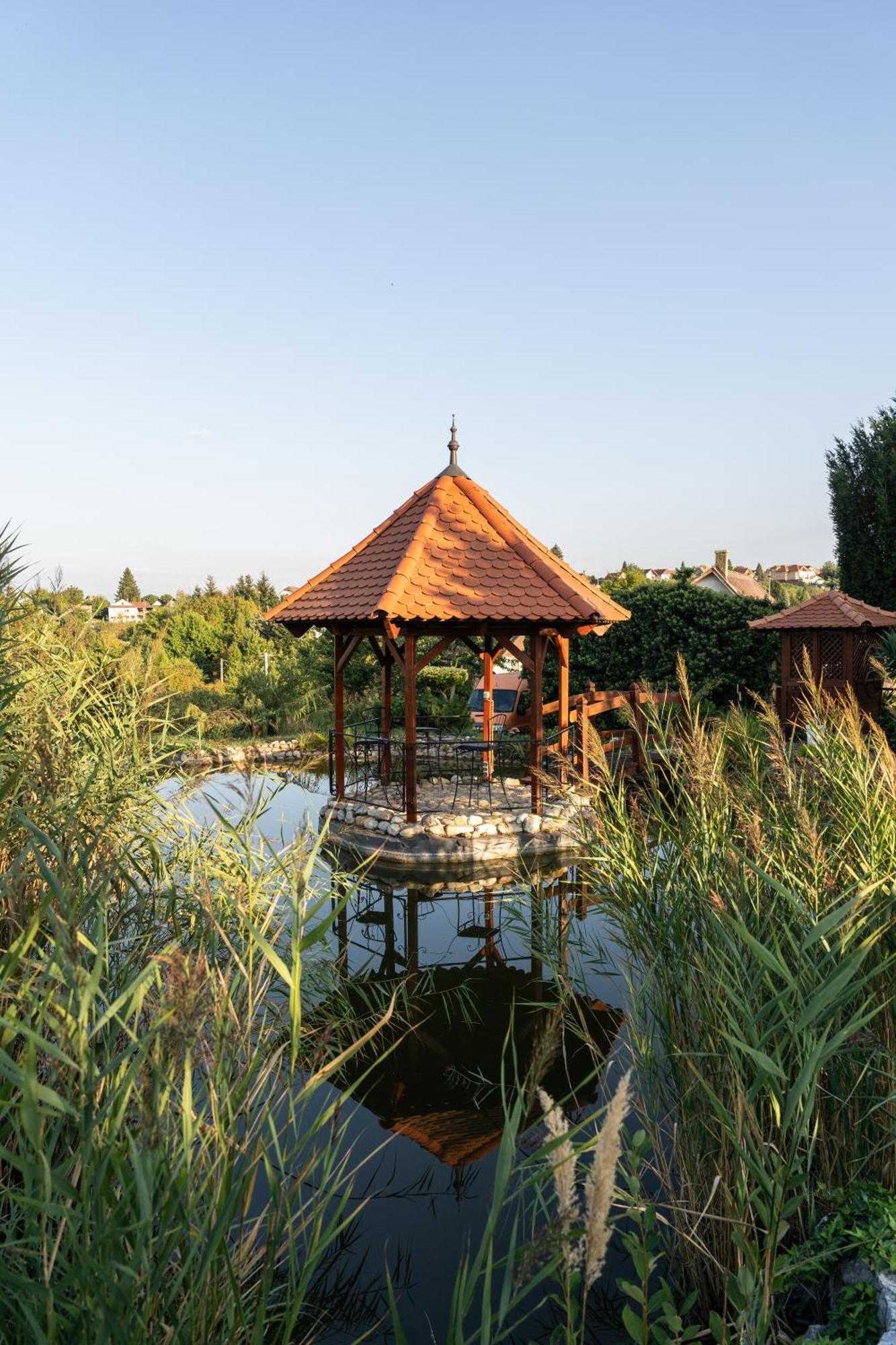 Villa Garden 절러에게르세그 외부 사진