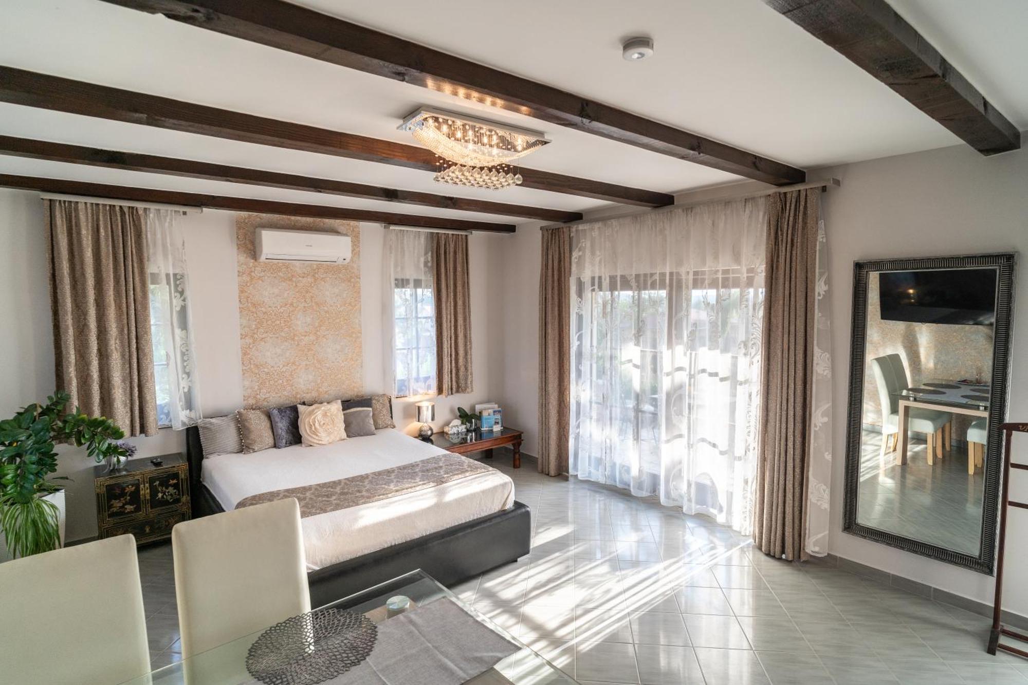 Villa Garden 절러에게르세그 외부 사진
