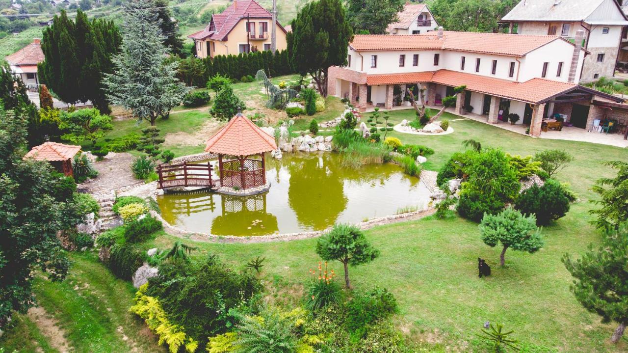 Villa Garden 절러에게르세그 외부 사진